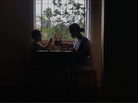 Những điều cuối cùng cho ngày cuối năm- Ảnh 6. Khung cửa mùa xuân - Ảnh: TÂN HOUSE