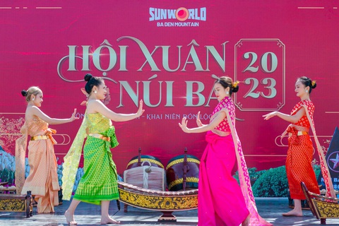 Gợi ý 3 điểm du lịch Tết gần TP Hồ Chí Minh- Ảnh 1. Lễ hội Xuân núi Bà Đen năm 2024 với chủ đề "Hương sắc Tây Ninh" được khai mạc vào mùng 4 Tết