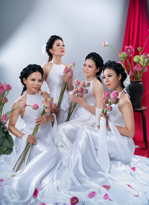 Nhóm Sen Việt khắc họa sắc màu Tết trong MV 'Miền quê dấu yêu'- Ảnh 2. Nhóm Sen Việt thổi hồn cảm xúc mới lạ cho sáng tác của Lăng Lập