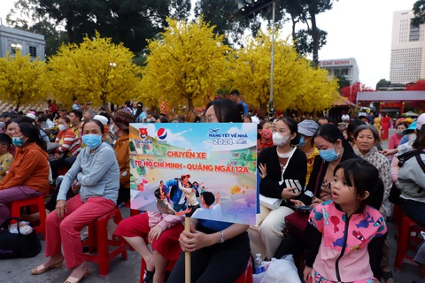 Đoàn thanh niên đồng hành với gần 5.000 người Mọi người nôn nao về quê trên chuyến xe, chuyến bay "Mang Tết về nhà" năm 2024 - Ảnh: K.ANH