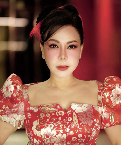 Việt Hương hạnh phúc khi được khán giả yêu thương - Ảnh: NVCC Việt Hương hạnh phúc khi được khán giả yêu thương - Ảnh: NVCC
