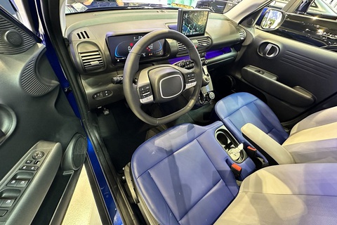 Hyundai sắp có SUV điện giá rẻ đấu xe Trung Quốc bằng chính công nghệ Trung Quốc- Ảnh 2. Dù có mức giá dễ tiếp cận, Hyundai Casper sở hữu nội thất có thiết kế và trang bị rất ổn - Ảnh: CarBuzz