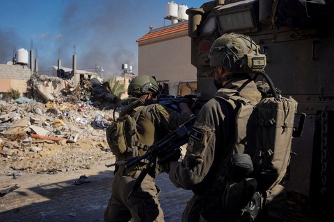 Binh sĩ Israel hoạt động ở Dải Gaza ngày 4-2 - Ảnh: REUTERS Binh sĩ Israel hoạt động ở Dải Gaza ngày 4-2 - Ảnh: REUTERS