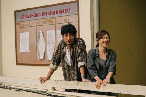 Mối tình ngọt ngào, lãng mạn của Mai (Phương Anh Đào) và Trùng Dương (Tuấn Trần) chạm đến trái tim mọi khán giả. Trùng Dương theo Trấn Thành là một ánh sáng không trọn vẹn của nhân vật Mai - Ảnh: NVCC