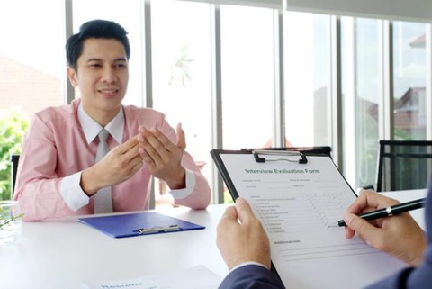 10 câu hỏi phỏng vấn xin việc thường gặp và hướng dẫn cách trả lời (phần 1)- Ảnh 2. Giới thiệu bản thân’ là câu hỏi thường xuyên xuất hiện trong các buổi phỏng vấn xin việc - Nguồn: Freepik