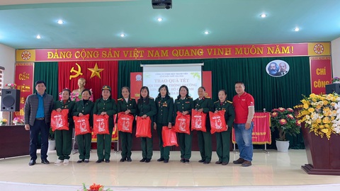 Vietlott sẻ chia niềm vui Tết đến người dân có hoàn cảnh khó khăn- Ảnh 5. Vietlott sẻ chia niềm vui Tết đến người dân có hoàn cảnh khó khăn- Ảnh 5.