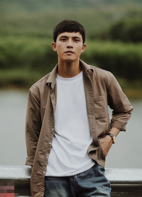 Lộ hậu trường cháy nổ hoành tráng phim về lính cứu hỏa, cứu nạn- Ảnh 2. Trần Ngọc Vàng choáng ngợp khi diễn cảnh cứu hộ xe khách ở sông Cu Nê