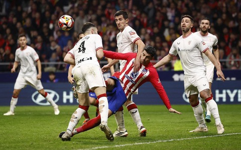 Tin tức thể thao sáng 8-2: Xác định 2 đội vào chung kết AFCON 2023- Ảnh 4. Atletico Madrid để thua Bilbao trong trận bán kết lượt đi Cúp Nhà vua Tây Ban Nha - Ảnh: REUTERS