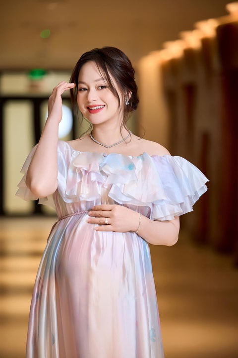 Lan Phương chúc bạn đọc Tuổi Trẻ Online Tết có những niềm vui không bất thình lình- Ảnh 2. Diễn viên Lan Phương