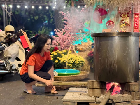 Nghệ sĩ Trịnh Kim Chi cũng đã nấu bánh chưng... - Ảnh: FBNV Nghệ sĩ Trịnh Kim Chi cũng đã nấu bánh chưng... - Ảnh: FBNV