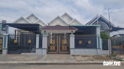 Những ngôi nhà mới khang trang tại khu tái định cư xã Nhơn Phúc, thị xã An Nhơn (Bình Định) - Ảnh: LÂM THIÊN Những ngôi nhà mới khang trang tại khu tái định cư xã Nhơn Phúc, thị xã An Nhơn (Bình Định) - Ảnh: LÂM THIÊN