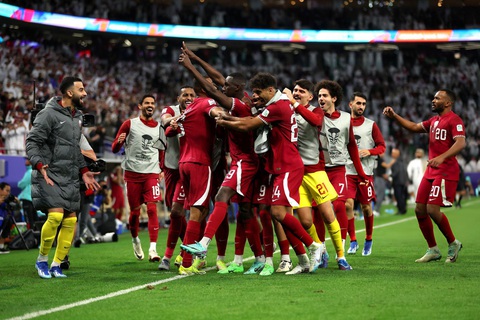 Thắng nghẹt thở Iran, Qatar lần thứ hai liên tiếp vào chung kết Asian Cup- Ảnh 6. Niềm vui vỡ òa của tuyển Qatar - Ảnh: GETTY