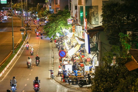 Hàng quán có tín hiệu khởi sắc nhờ những ‘Chuyến xe miễn phí’- Ảnh 2. Hiện nay để giảm thiểu các vụ tai nạn mà nguyên nhân đến từ việc lái xe khi có nồng độ cồn, cơ quan chức năng đã ra quân tăng cường tập trung kiểm tra, xử lý đo nồng độ cồn các lái xe trên các tuyến đường thường xuyên xảy ra tai nạn giao thông