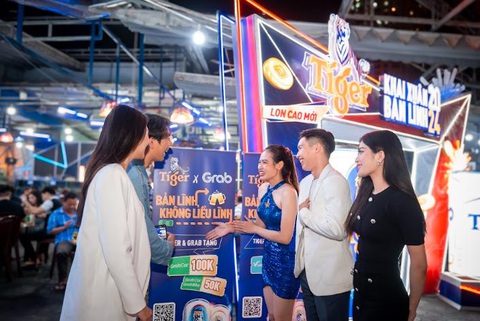 Hàng quán có tín hiệu khởi sắc nhờ những ‘Chuyến xe miễn phí’- Ảnh 7. Tiger Beer và Grab lan tỏa thông điệp không lái xe khi sử dụng đồ uống có cồn, khuyến khích sẵn sàng “chuyển ghế” để bảo vệ bản thân và mọi người xung quanh qua các chuyến xe được trợ giá