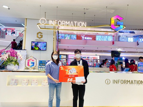 Chương trình tri ân khách hàng của Gigamall có tổng giá trị đến 409 triệu đồng- Ảnh 3. Khách hàng Lê Minh Thuận nhận giải nhì là combo liệu trình Laser Resurfacing Vita Clinic, trị giá 56 triệu đồng