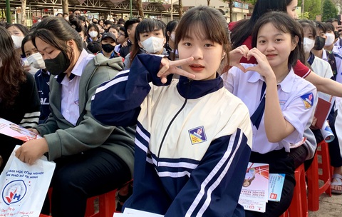 Trường đại học Nông Lâm TP.HCM thêm phương thức tuyển sinh kết hợp- Ảnh 1. Học sinh tham dự chương trình tư vấn tuyển sinh - hướng nghiệp 2024 do báo Tuổi Trẻ tổ chức - Ảnh: TRẦN HUỲNH