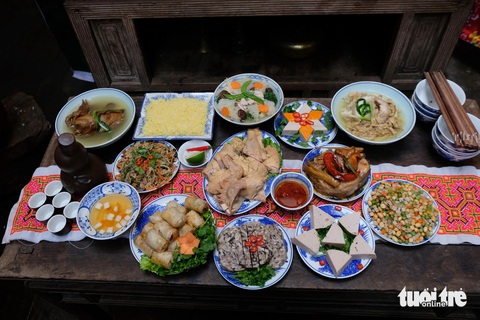 Mâm cỗ Tết cổ truyền của người Hà Nội do nghệ nhân Ánh Tuyết chuẩn bị - Ảnh: ĐẬU DUNG Mâm cỗ Tết cổ truyền của người Hà Nội do nghệ nhân Ánh Tuyết chuẩn bị - Ảnh: ĐẬU DUNG