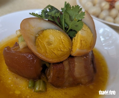 Món thịt kho hột vịt không thể thiếu trong mâm cơm ngày Tết của người Nam bộ - Ảnh: LINH ĐOAN Món thịt kho hột vịt không thể thiếu trong mâm cơm ngày Tết của người Nam Bộ - Ảnh: LINH ĐOAN