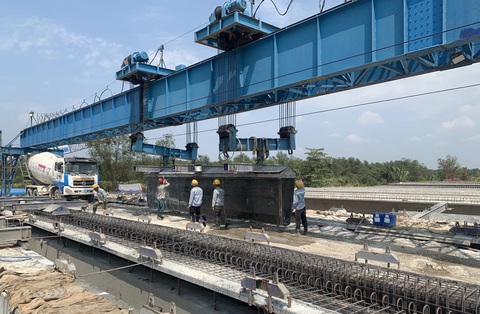13 mũi thi công xuyên Tết tại công trường cầu Nhơn Trạch- Ảnh 3. Công trường dự án thành phần 1A ngày 30 Tết - Ảnh: Ban quản lý dự án Mỹ Thuận