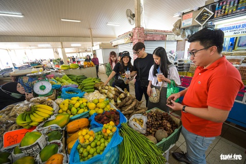 Brunei có gì hấp dẫn du khách Việt dịp Tết này?- Ảnh 7. Chợ phiên buổi sáng Kianggeh