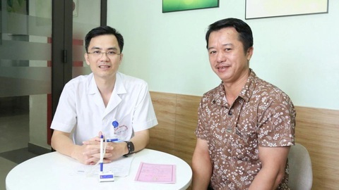 Anh Thuấn giờ đây đã sống khỏe mạnh, thăm khám định kỳ để theo dõi bệnh - Ảnh: BVCC Anh Thuấn giờ đây đã sống khỏe mạnh, thăm khám định kỳ để theo dõi bệnh - Ảnh: BVCC