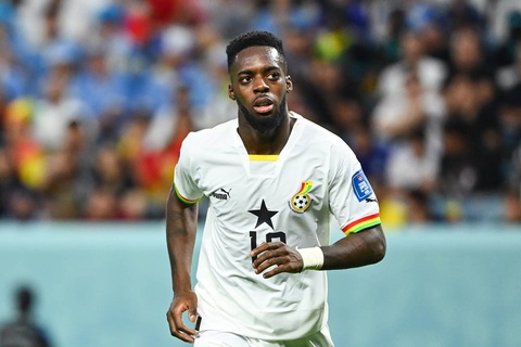 Bao giờ cầu thủ châu Á và châu Phi hết khổ?- Ảnh 2. Inaki Williams đá liên tục không ngừng nghỉ giữa 2 màu áo - Ảnh: Getty Images