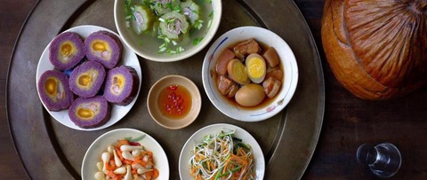 Một mâm cơm cúng tất niên ngày 30 tết của người miền Nam Một mâm cơm cúng tất niên ngày 30 tết của người miền Nam