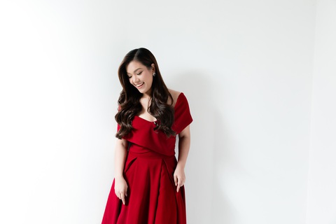 Phương Vy mỏi cổ chờ bài hát ra mắt cùng Lưu Hương Giang Phương Vy mỏi cổ chờ bài hát ra mắt cùng Lưu Hương Giang