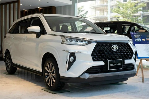 Tin tức giá xe: Toyota Vios, Veloz giảm giá tới 47 triệu đồng, Hilux mới sắp ra mắt- Ảnh 2. Toyota Veloz Cross cũng được giảm giá từ tháng 3-2024 - Ảnh: Đại lý Toyota/Facebook