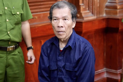 Bà Đặng Thị Hàn Ni và ông Trần Văn Sỹ đến tòa - Ảnh: HỮU HẠNH Ông Trần Văn Sỹ tại tòa - Ảnh: HỮU HẠNH