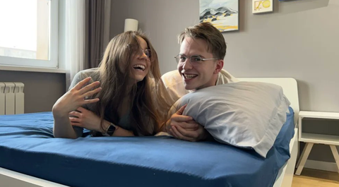 Cưới vợ nhờ dùng ChatGPT lọc 5.239 hồ sơ hẹn hò trên Tinder- Ảnh 1. Kỹ sư Aleksandr Zhadan và hôn thê Karina Vyalshakaeva - Ảnh: X