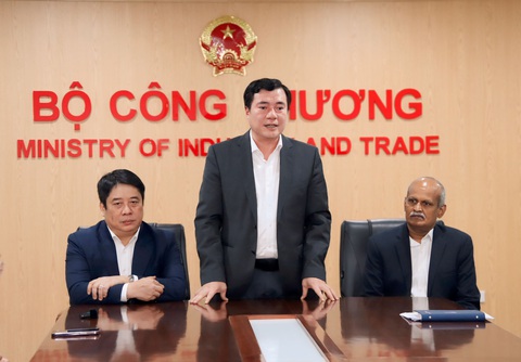 Chính thức bàn giao Nhà máy điện BOT Phú Mỹ 3 cho EVN- Ảnh 1. Bộ Công Thương chủ trì lễ bàn giao dự án - Ảnh: C.DŨNG