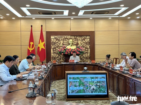 Cao tốc Cao Lãnh - An Hữu sớm hoàn thành phần cầu trong khi chờ cát- Ảnh 1. Ban chỉ đạo cao tốc Cao Lãnh - An Hữu họp bàn tháo gỡ khó khăn nguồn cát sáng 1-3 - Ảnh: ĐẶNG TUYẾT