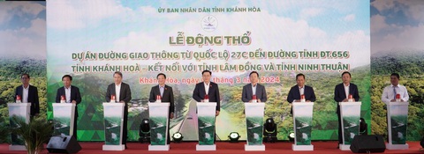Chủ tịch Quốc hội Vương Đình Huệ, Phó Thủ tướng Chính phủ Trần Hồng Hà cùng lãnh đạo bộ, ban, ngành Trung ương và lãnh đạo địa phương nhấn nút động thổ dự án - Ảnh: THẢO ĐỨC Chủ tịch Quốc hội Vương Đình Huệ, Phó thủ tướng Chính phủ Trần Hồng Hà cùng lãnh đạo bộ, ban, ngành trung ương và lãnh đạo địa phương nhấn nút động thổ dự án - Ảnh: THẢO ĐỨC