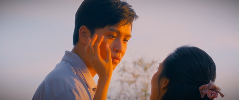 Bạch Công Khanh và Trúc Mây quay một cảnh hôn mất 3 ngày- Ảnh 2. Trúc Mây khẳng định không có chuyện cô và Bạch Công Khanh chỉ chạm môi