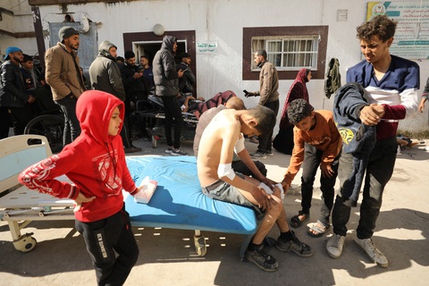 Người Palestine bị thương được chăm sóc tại bệnh viện Kamal Edwan, ngày 29-2 - Ảnh: AFP Người Palestine bị thương được chăm sóc tại Bệnh viện Kamal Edwan ngày 29-2 - Ảnh: AFP