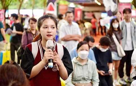 Ngày hội tư vấn tuyển sinh - hướng nghiệp sẽ là dịp giải đáp mọi câu hỏi của thí sinh và phụ huynh - Ảnh: T.T.D Ngày hội tư vấn tuyển sinh - hướng nghiệp sẽ là dịp giải đáp mọi câu hỏi của thí sinh và phụ huynh - Ảnh: T.T.D