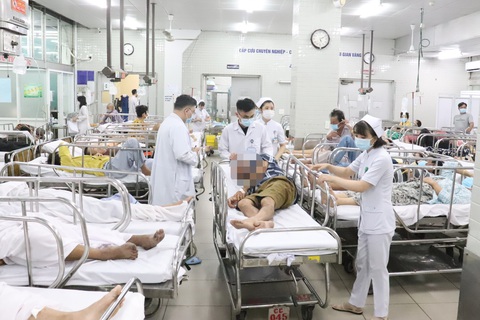 Bác sĩ và chuyên gia: Cơ thể chúng ta luôn có sẵn nồng độ cồn- Ảnh 1. Nhiều người bị tai nạn giao thông được đưa vào bệnh viện cấp cứu và có kết quả có nồng độ cồn trong máu rất thấp, dù không uống rượu bia - Ảnh: XUÂN MAI