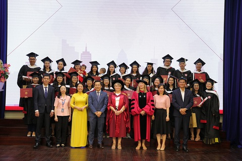 Học tại Việt Nam, nhận bằng thạc sĩ TESOL đại học Hoa Kỳ- Ảnh 1. Lễ tốt nghiệp của học viên Khóa 6 - Năm 2023 tại Trường ĐH KHXH&NV - Ảnh: LÝ NGUYÊN