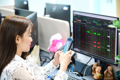 Thị trường chứng khoán được kỳ vọng sẽ đón dòng vốn lớn sau nâng hạng - Ảnh: QUANG ĐỊNH Ảnh minh họa: QUANG ĐỊNH