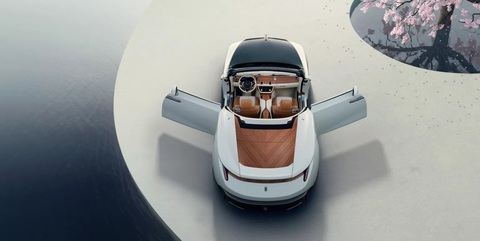 Rolls-Royce hàng thửa đắt nhất thế giới giá 740 tỉ đồng- Ảnh 4. Nhưng khoảng thời gian bỏ ra ở xưởng sơn chẳng là gì nếu so với hàng giờ tạo ra và hoàn thiện phần ốp gỗ trên Rolls-Royce Droptail Arcadia