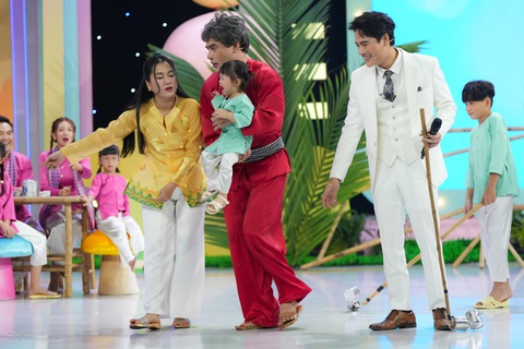 Tin tức xem nghe cuối tuần: Lê Dương Bảo Lâm, Lâm Vỹ Dạ, Võ Tấn Phát trổ tài dụ em bé- Ảnh 1. Tin tức xem nghe cuối tuần: Lê Dương Bảo Lâm, Lâm Vỹ Dạ, Võ Tấn Phát trổ tài dụ em bé- Ảnh 1.