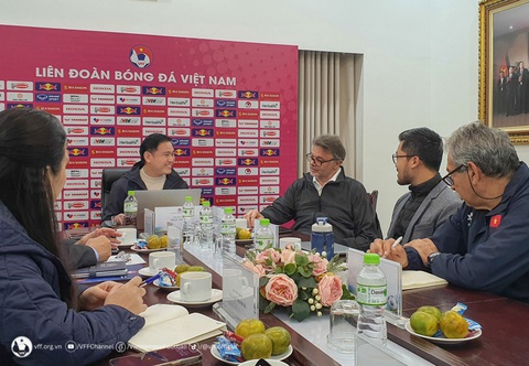 VFF và HLV Philippe Troussier họp bàn kế hoạch năm 2024 cho U23, đội tuyển Việt Nam - Ảnh: VFF VFF và HLV Philippe Troussier họp bàn kế hoạch năm 2024 cho U23, đội tuyển Việt Nam - Ảnh: VFF