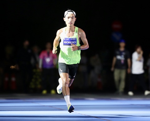 Nguyên Thanh, Ngọc Hoa vô địch giải chạy Run To Live 2024- Ảnh 4. Hoàng Nguyên Thanh giành chiến thắng tại Run to Live 2024 - Ảnh: T.V.C.