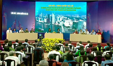 TP.HCM: Thường xuyên gọi hỏi thanh thiếu niên hư, người có tiền án để ngăn phạm tội- Ảnh 1. Chương trình Dân hỏi - Chính quyền trả lời do HĐND TP.HCM phối hợp với Đài truyền hình TP tổ chức