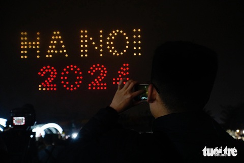 Chương trình du lịch Hà Nội chào 2024 - Get on Hanoi 2024 xuất hiện trên bầu trời Chương trình du lịch Hà Nội chào 2024 - Get on Hanoi 2024 xuất hiện trên bầu trời - Ảnh: NGUYỄN HIỀN