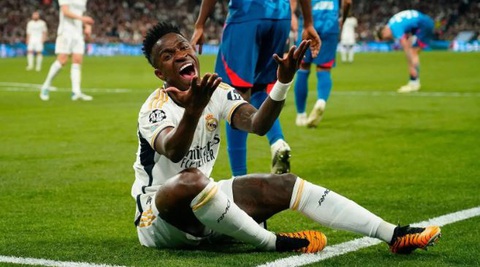HLV Ancelotti: Tôi chưa thấy cầu thủ nào bị ngược đãi như Vinicius- Ảnh 1. Vinicius rất nhiều lần bị cổ động viên và cầu thủ đối phương phân biệt chủng tộc - Ảnh: Reuters