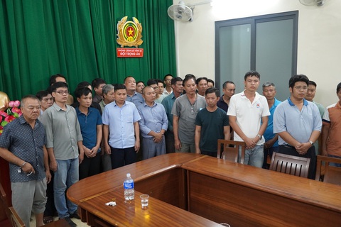 Công an TP.HCM đã khởi tố 318 bị can liên quan sai phạm đăng kiểm- Ảnh 1. 63 bị can bị Công an TP.HCM khởi tố, bắt tạm giam - Ảnh: Công an cung cấp