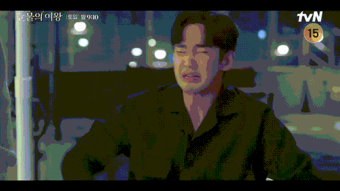 Tập 1 'Queen of Tears' bùng nổ nhờ màn tấu hài của Kim Soo Hyun- Ảnh 4. Uống rượu giải sầu và than thân trách phận rằng: Tại sao mình quá đáng yêu để rồi lọt mắt xanh ái nữ nhà tài phiệt!