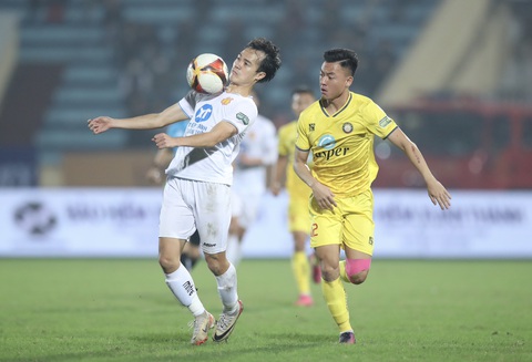 Lượt đi V-League 2023-2024: Nam Định dẫn đầu, Thể Công Viettel lo trụ hạng- Ảnh 1. CLB Thép Xanh Nam Định không dễ đua vô địch - Ảnh: HOÀNG TUẤN